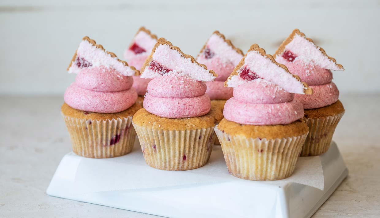 raspberri cupcakes: Tim Tam Cake