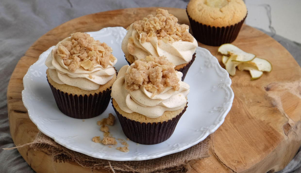 Apple Crumble Cupcakes_Feature