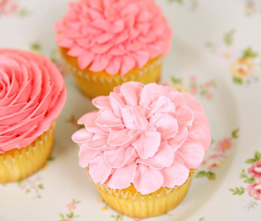 Tutorial: Buttercream Flower Cupcakes