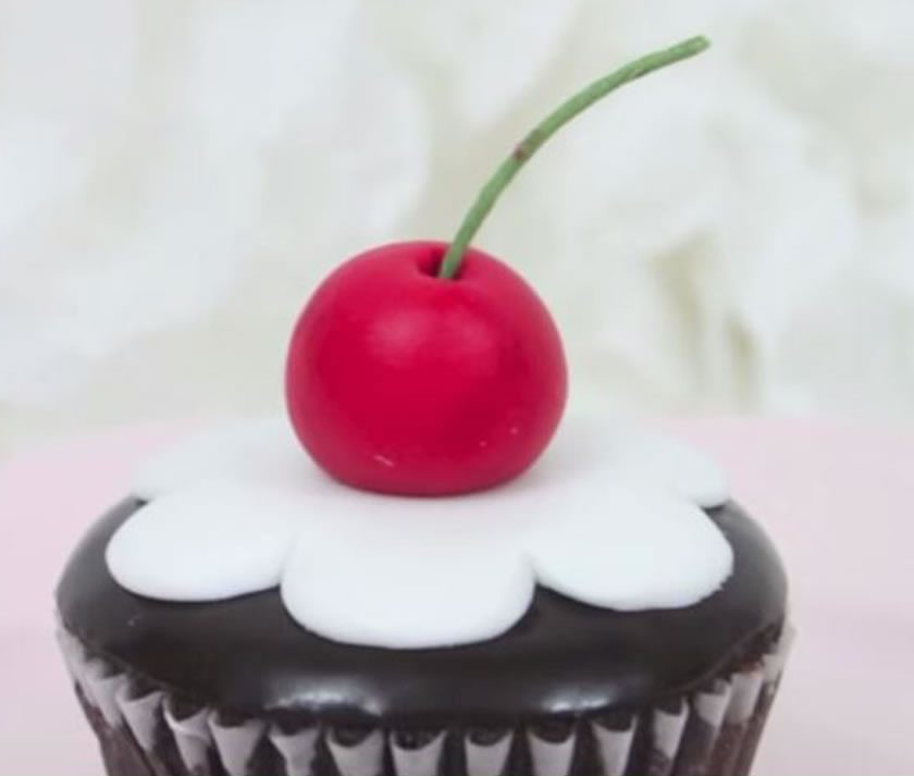 Tutorial: Fondant Cherry Cupcakes